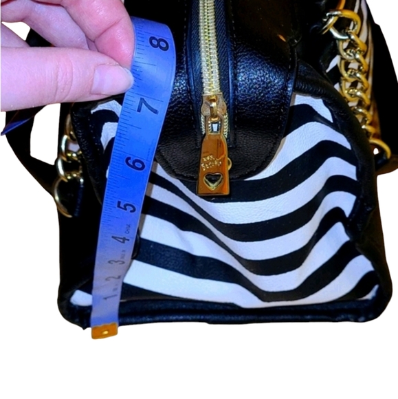 Featured! ♥ Betsey Johnson ♥ Beautiful & Fun Purse - Picture 3 of 9